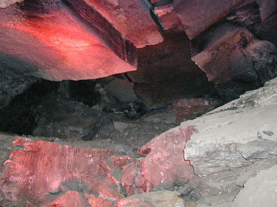 Глубокий зал Кунгурской ледяной пещеры