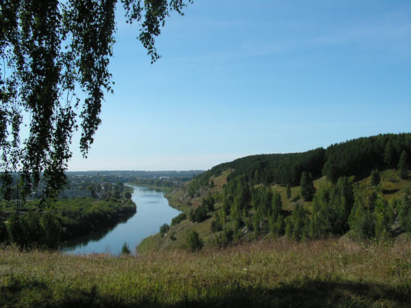 Ледяная гора рядом с пещерой